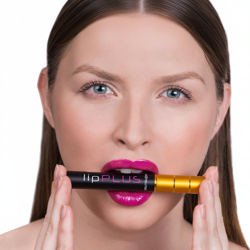 Facevolution Lip Booster 5 ml presented by model with visibly fuller and defined lips