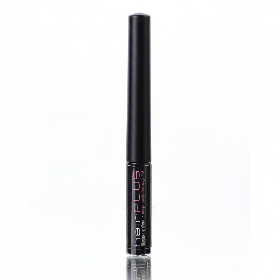 HairPlus Eyeliner by FacEvolution for a defined, dramatic eye look – model wearing eyeliner